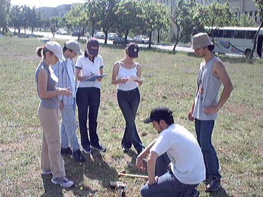 2002 Jeofizikte Ölçmeler Dersi Arazi Çalışmaları